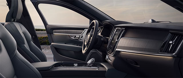 2023 Volvo V90 Cross Country Interior
