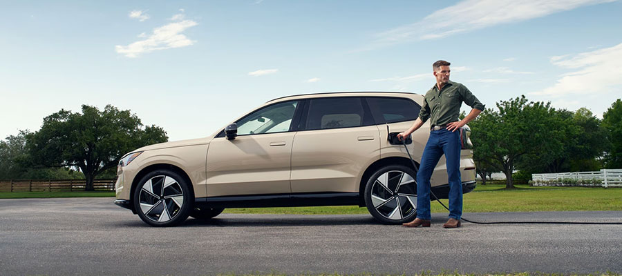 Image: Volvo Upgrades 2026 EX90 Flagship EV with 800-Volt Architecture for Faster Charging